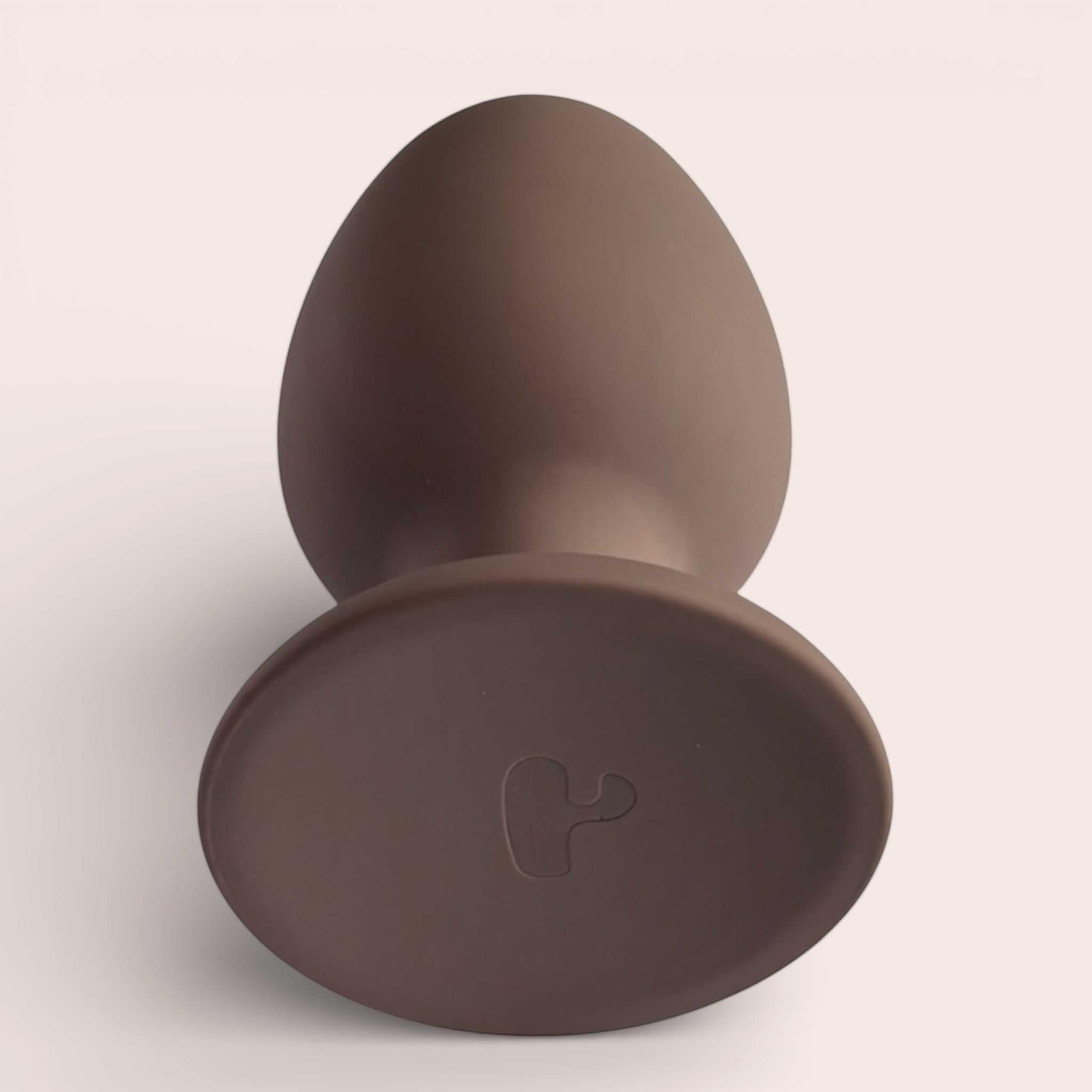 Soft Silicone anale plug van bruin, body-safe siliconen met een taps toelopend design en brede basis voor extra veiligheid.