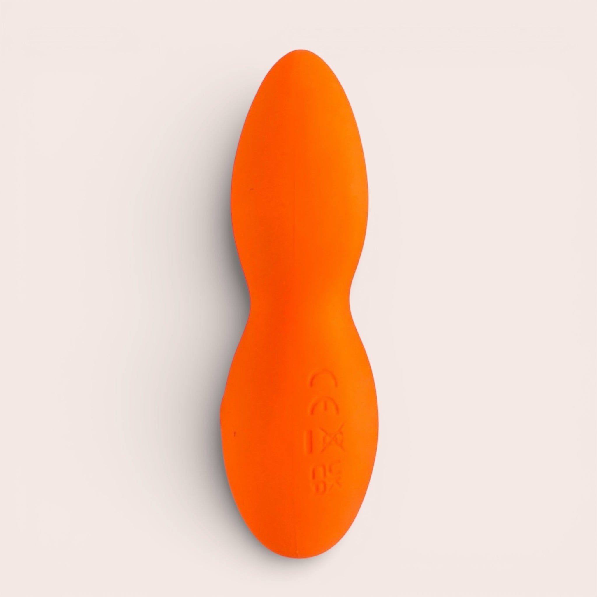 Soft Silicone konijntje mini-vibrator in fel oranje, gemaakt van body-safe siliconen, met 2 standen en 8 vibratiefuncties.
