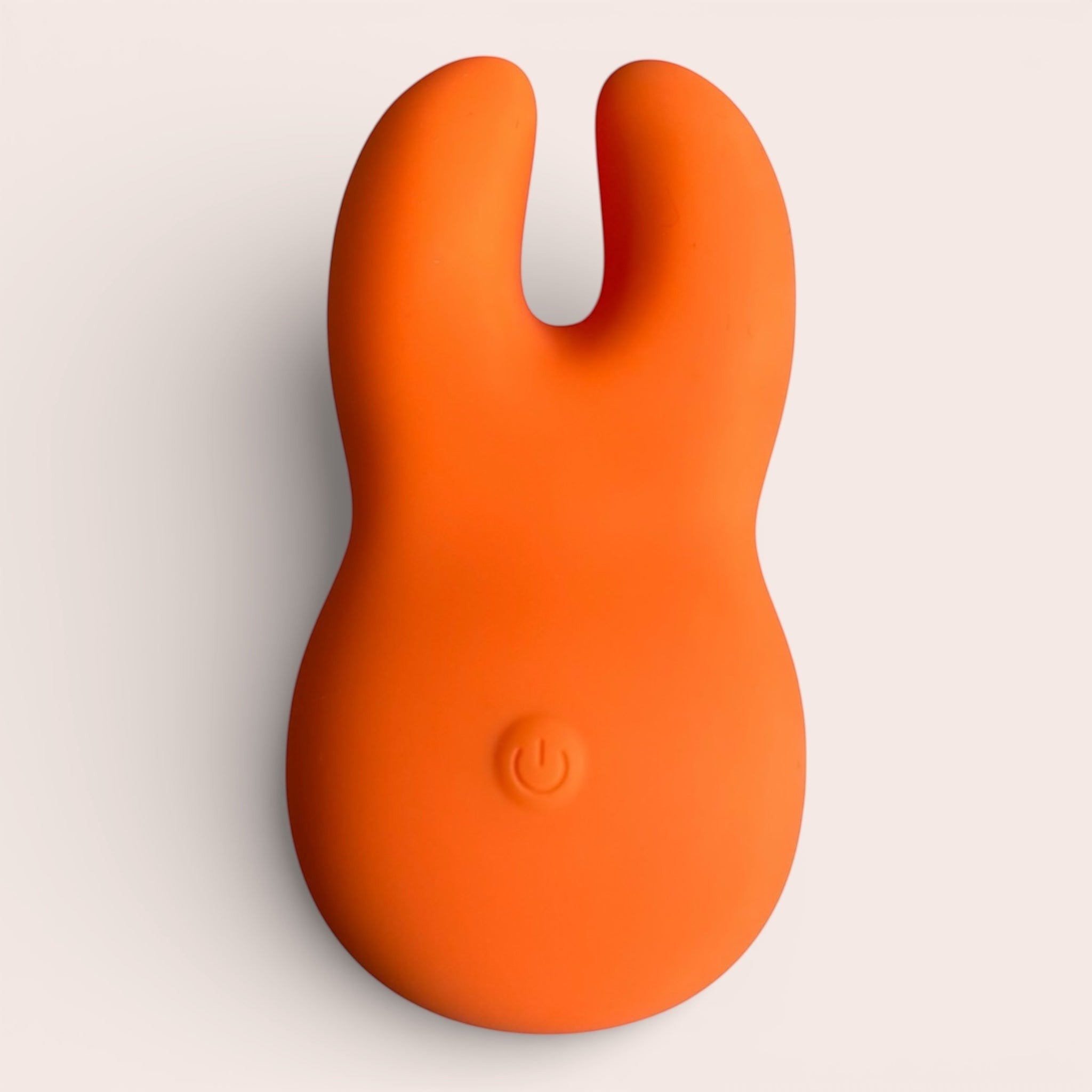 Soft Silicone oranje konijnenvibrator van body-safe siliconen met 2 standen en 8 vibratiefuncties, USB-oplaadbaar en waterdicht.