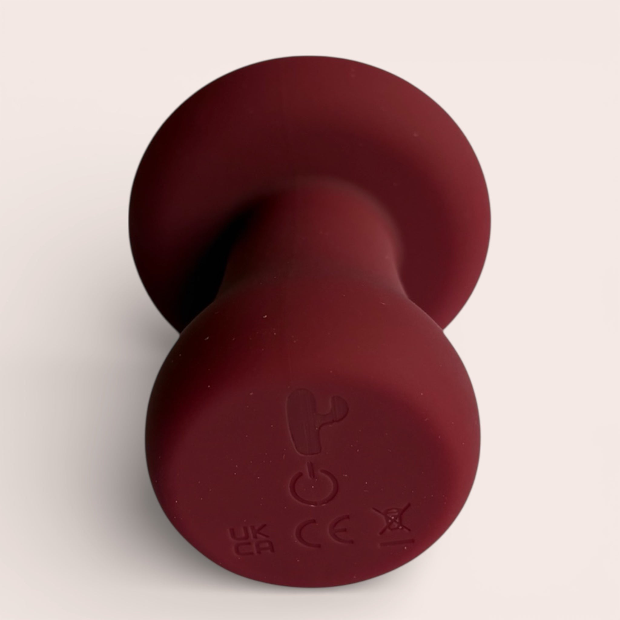 Soft Silicone paddenstoel mini vibrator in bordeauxrood, gemaakt van body-safe siliconen met een fluweelzachte finish. Vlak design voor brede stimulatie.